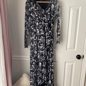 C. Wonder Black and White Sheath Dress Long Sleeve V-Neck